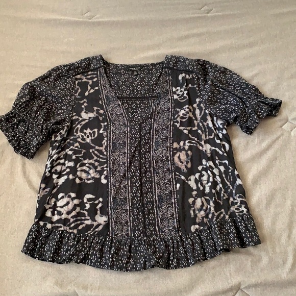 Beautiful Lucky Brand Blouse - Picture 2 of 10
